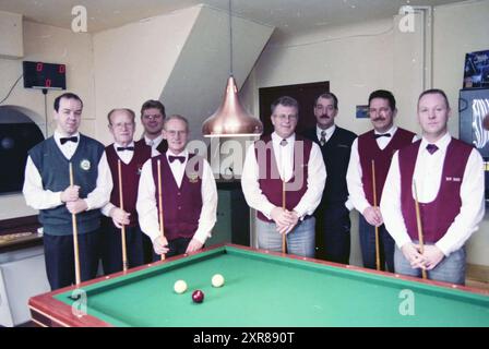 Billard final, Haarlem, Niederlande, 29.-01-2000, Whizgle Dutch News: Historical Images Tailored for the Future. Erkunden Sie die Vergangenheit der Niederlande mit modernen Perspektiven durch Bilder von niederländischen Agenturen. Verbinden der Ereignisse von gestern mit den Erkenntnissen von morgen. Begeben Sie sich auf eine zeitlose Reise mit Geschichten, die unsere Zukunft prägen. Stockfoto