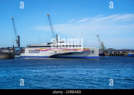 Condor Fähre die Befreiung von St. Peter Hafen auf dem Weg nach Poole Harbour UK Stockfoto