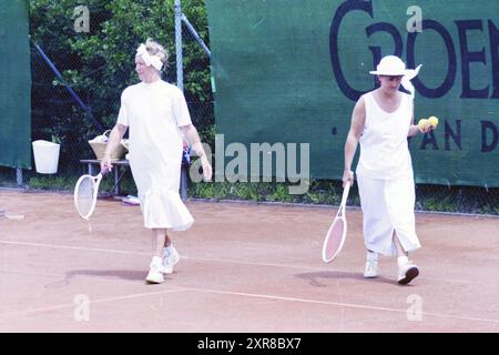 Ladies Day, Tennis, Santpoort, Santpoort, 19.06.1996, Whizgle Dutch News: historische Bilder für die Zukunft. Erkunden Sie die Vergangenheit der Niederlande mit modernen Perspektiven durch Bilder von niederländischen Agenturen. Verbinden der Ereignisse von gestern mit den Erkenntnissen von morgen. Begeben Sie sich auf eine zeitlose Reise mit Geschichten, die unsere Zukunft prägen. Stockfoto