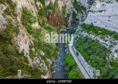 Aus der Vogelperspektive der Collegats-Schlucht und der Felsformation L'Argenteria (Pallars Sobirà, Lleida, Katalonien, Spanien, Pyrenäen) Stockfoto