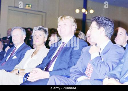 Die niederländische Vereinigung für das Judiciary veranstaltet ihre jährliche Sitzung im Concertgebouw in Haarlem in Anwesenheit von Kronprinz Willem Alexander., Haarlem, Niederlande, 03-11-1995, Whizgle Dutch News: Historical Images Tailored for the Future. Erkunden Sie die Vergangenheit der Niederlande mit modernen Perspektiven durch Bilder von niederländischen Agenturen. Verbinden der Ereignisse von gestern mit den Erkenntnissen von morgen. Begeben Sie sich auf eine zeitlose Reise mit Geschichten, die unsere Zukunft prägen. Stockfoto