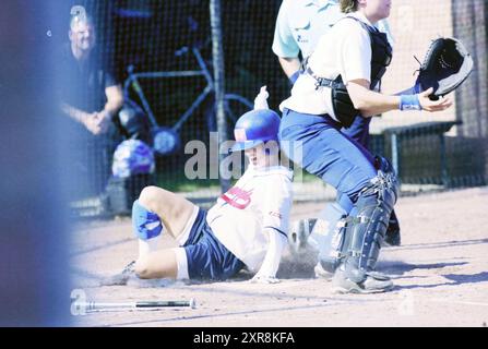 Softball: Terrasvogels - Twins, Santpoort, Santpoort, 13.-09-2003, Whizgle Dutch News: Historische Bilder für die Zukunft. Erkunden Sie die Vergangenheit der Niederlande mit modernen Perspektiven durch Bilder von niederländischen Agenturen. Verbinden der Ereignisse von gestern mit den Erkenntnissen von morgen. Begeben Sie sich auf eine zeitlose Reise mit Geschichten, die unsere Zukunft prägen. Stockfoto