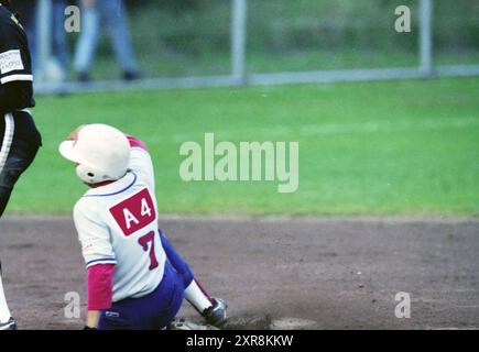 Softball, Terrasvogels - HCAW, Bussum, 17. September 1999, Whizgle Dutch News: Historische Bilder für die Zukunft. Erkunden Sie die Vergangenheit der Niederlande mit modernen Perspektiven durch Bilder von niederländischen Agenturen. Verbinden der Ereignisse von gestern mit den Erkenntnissen von morgen. Begeben Sie sich auf eine zeitlose Reise mit Geschichten, die unsere Zukunft prägen. Stockfoto
