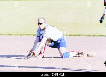 Softball: Sparks - Terrasvogels, Haarlem, Niederlande, 31-05-2002, Whizgle Dutch News: Historical Images Tailored for the Future. Erkunden Sie die Vergangenheit der Niederlande mit modernen Perspektiven durch Bilder von niederländischen Agenturen. Verbinden der Ereignisse von gestern mit den Erkenntnissen von morgen. Begeben Sie sich auf eine zeitlose Reise mit Geschichten, die unsere Zukunft prägen. Stockfoto