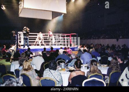 Free Fight Gala Haarlem, 20-10-2001, Whizgle Dutch News: Historical Images Tailored for the Future. Erkunden Sie die Vergangenheit der Niederlande mit modernen Perspektiven durch Bilder von niederländischen Agenturen. Verbinden der Ereignisse von gestern mit den Erkenntnissen von morgen. Begeben Sie sich auf eine zeitlose Reise mit Geschichten, die unsere Zukunft prägen. Stockfoto