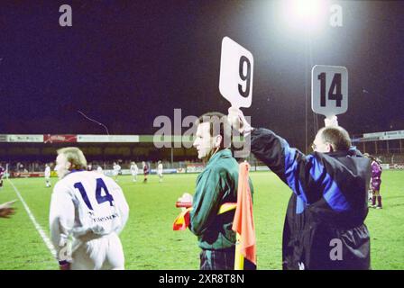 Telstar Football Match, 00-03-1995, Whizgle Dutch News: Historische Bilder für die Zukunft. Erkunden Sie die Vergangenheit der Niederlande mit modernen Perspektiven durch Bilder von niederländischen Agenturen. Verbinden der Ereignisse von gestern mit den Erkenntnissen von morgen. Begeben Sie sich auf eine zeitlose Reise mit Geschichten, die unsere Zukunft prägen. Stockfoto