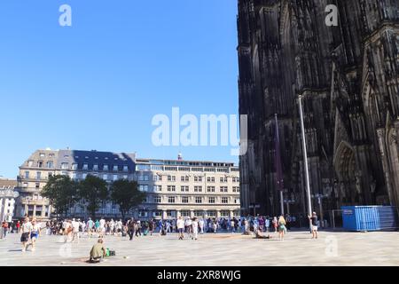 Köln - 30. Juli 2024: Die Domplatte vor Colog Stockfoto