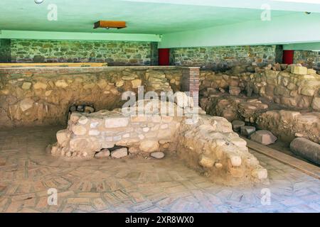 Elbasan Castle (albanisch Kalaja e Elbasanit) ist eine Festung aus dem 15. Jahrhundert in Elbasan, Albanien. Stockfoto