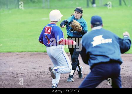 Softball, Terrasvogels - Twins, 02-05-1998, Whizgle Dutch News: Historische Bilder für die Zukunft. Erkunden Sie die Vergangenheit der Niederlande mit modernen Perspektiven durch Bilder von niederländischen Agenturen. Verbinden der Ereignisse von gestern mit den Erkenntnissen von morgen. Begeben Sie sich auf eine zeitlose Reise mit Geschichten, die unsere Zukunft prägen. Stockfoto