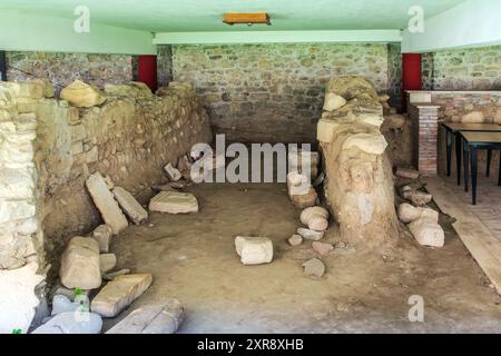 Elbasan Castle (albanisch Kalaja e Elbasanit) ist eine Festung aus dem 15. Jahrhundert in Elbasan, Albanien. Stockfoto