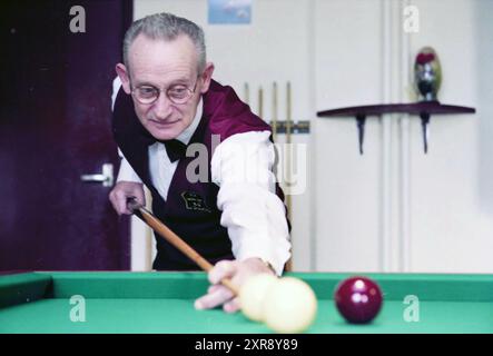 Billard final, Haarlem, Niederlande, 29.-01-2000, Whizgle Dutch News: Historical Images Tailored for the Future. Erkunden Sie die Vergangenheit der Niederlande mit modernen Perspektiven durch Bilder von niederländischen Agenturen. Verbinden der Ereignisse von gestern mit den Erkenntnissen von morgen. Begeben Sie sich auf eine zeitlose Reise mit Geschichten, die unsere Zukunft prägen. Stockfoto