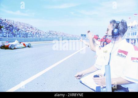 Marlboro Race Day, Zandvoort, Zandvoort, 05-08-1995, Whizgle Dutch News: Historische Bilder für die Zukunft. Erkunden Sie die Vergangenheit der Niederlande mit modernen Perspektiven durch Bilder von niederländischen Agenturen. Verbinden der Ereignisse von gestern mit den Erkenntnissen von morgen. Begeben Sie sich auf eine zeitlose Reise mit Geschichten, die unsere Zukunft prägen. Stockfoto