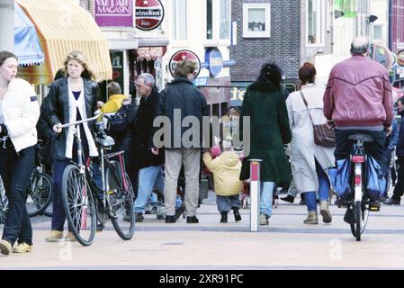 Busy Zandvoort, Zandvoort, 12.03.1999, Whizgle Dutch News: Historische Bilder zugeschnitten auf die Zukunft. Erkunden Sie die Vergangenheit der Niederlande mit modernen Perspektiven durch Bilder von niederländischen Agenturen. Verbinden der Ereignisse von gestern mit den Erkenntnissen von morgen. Begeben Sie sich auf eine zeitlose Reise mit Geschichten, die unsere Zukunft prägen. Stockfoto