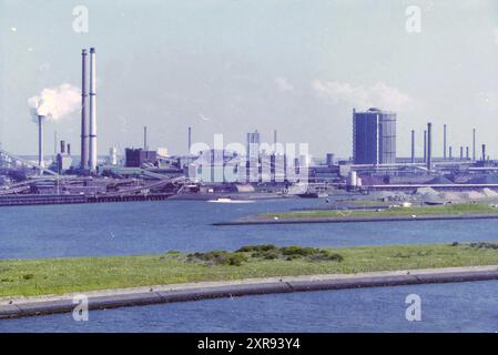 Überblick über Fort Island, Small Lighthouse and Deploy Harbour Office, IJmuiden, IJmuiden, Niederlande, 20-04-1999, Whizgle Dutch News: historische Bilder für die Zukunft. Erkunden Sie die Vergangenheit der Niederlande mit modernen Perspektiven durch Bilder von niederländischen Agenturen. Verbinden der Ereignisse von gestern mit den Erkenntnissen von morgen. Begeben Sie sich auf eine zeitlose Reise mit Geschichten, die unsere Zukunft prägen. Stockfoto