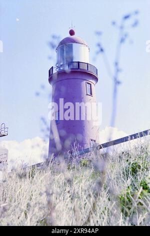 Kleiner [oder niedriger] Leuchtturm, IJmuiden, IJmuiden, Seinpostweg, Niederlande, 28-08-2000, Whizgle Dutch News: Historical Images Tailored for the Future. Erkunden Sie die Vergangenheit der Niederlande mit modernen Perspektiven durch Bilder von niederländischen Agenturen. Verbinden der Ereignisse von gestern mit den Erkenntnissen von morgen. Begeben Sie sich auf eine zeitlose Reise mit Geschichten, die unsere Zukunft prägen. Stockfoto