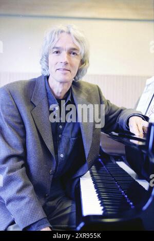 Rob Huslage Pianist, 12. 03. 2002, Whizgle Dutch News: Historische Bilder für die Zukunft. Erkunden Sie die Vergangenheit der Niederlande mit modernen Perspektiven durch Bilder von niederländischen Agenturen. Verbinden der Ereignisse von gestern mit den Erkenntnissen von morgen. Begeben Sie sich auf eine zeitlose Reise mit Geschichten, die unsere Zukunft prägen. Stockfoto