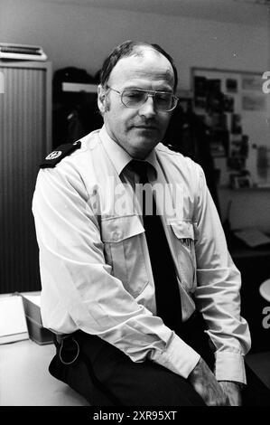 Polizei, G. Muurling, Porträt Haarlem, Haarlem, Niederlande, 24-02-1997, Whizgle Dutch News: Historical Images Tailored for the Future. Erkunden Sie die Vergangenheit der Niederlande mit modernen Perspektiven durch Bilder von niederländischen Agenturen. Verbinden der Ereignisse von gestern mit den Erkenntnissen von morgen. Begeben Sie sich auf eine zeitlose Reise mit Geschichten, die unsere Zukunft prägen. Stockfoto