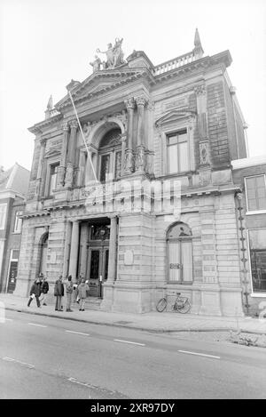 Teylers Museum, Außenfassade des alten Teils, 13-02-1996, Whizgle Dutch News: Historische Bilder für die Zukunft. Erkunden Sie die Vergangenheit der Niederlande mit modernen Perspektiven durch Bilder von niederländischen Agenturen. Verbinden der Ereignisse von gestern mit den Erkenntnissen von morgen. Begeben Sie sich auf eine zeitlose Reise mit Geschichten, die unsere Zukunft prägen. Stockfoto