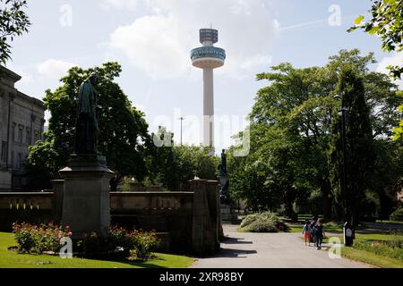 Eine allgemeine Ansicht (GV) des St Johns Beacon Tower, Heimstadion von Hits Radio, aufgenommen von St John's Gardens in Liverpool, Großbritannien. Bild aufgenommen am 3. August 2024. © Stockfoto