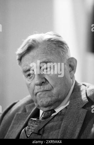 Herr Kollek, Burger. Jerusalem, Schiphol, Schiphol, 18-04-1991, Whizgle Dutch News: Historical Images Tailored for the Future. Erkunden Sie die Vergangenheit der Niederlande mit modernen Perspektiven durch Bilder von niederländischen Agenturen. Verbinden der Ereignisse von gestern mit den Erkenntnissen von morgen. Begeben Sie sich auf eine zeitlose Reise mit Geschichten, die unsere Zukunft prägen. Stockfoto