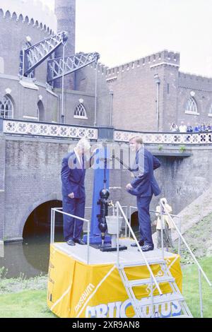 Consort Cruquius Prince Willem-Alexander., Cruquius, 05-06-2002, Whizgle Dutch News: Historical Images Tailored for the Future. Erkunden Sie die Vergangenheit der Niederlande mit modernen Perspektiven durch Bilder von niederländischen Agenturen. Verbinden der Ereignisse von gestern mit den Erkenntnissen von morgen. Begeben Sie sich auf eine zeitlose Reise mit Geschichten, die unsere Zukunft prägen. Stockfoto