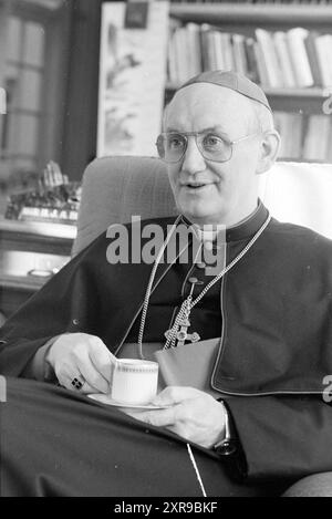 Bischof Bomers, Roman Catholic Church, 23-02-1989, Whizgle Dutch News: Historical Images Tailored for the Future. Erkunden Sie die Vergangenheit der Niederlande mit modernen Perspektiven durch Bilder von niederländischen Agenturen. Verbinden der Ereignisse von gestern mit den Erkenntnissen von morgen. Begeben Sie sich auf eine zeitlose Reise mit Geschichten, die unsere Zukunft prägen. Stockfoto