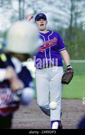 Softball: Terrasvogels - Sparks, 26.-04-2002, Whizgle Dutch News: Historical Images Tailored for the Future. Erkunden Sie die Vergangenheit der Niederlande mit modernen Perspektiven durch Bilder von niederländischen Agenturen. Verbinden der Ereignisse von gestern mit den Erkenntnissen von morgen. Begeben Sie sich auf eine zeitlose Reise mit Geschichten, die unsere Zukunft prägen. Stockfoto