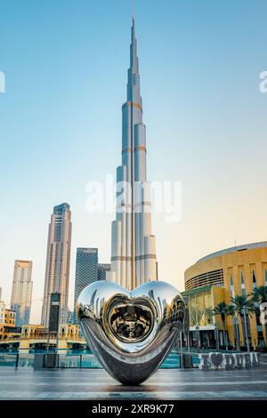 dubai, vae - 02. juni 2024 der berühmte burj khalifa und die dubai Mall im frühen Morgenlicht Stockfoto