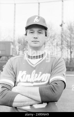 Bloemendaal Team and Heads, Baseball, Baseball Kinheim, 12-03-1988, Whizgle Dutch News: Historical Images Tailored for the Future. Erkunden Sie die Vergangenheit der Niederlande mit modernen Perspektiven durch Bilder von niederländischen Agenturen. Verbinden der Ereignisse von gestern mit den Erkenntnissen von morgen. Begeben Sie sich auf eine zeitlose Reise mit Geschichten, die unsere Zukunft prägen. Stockfoto