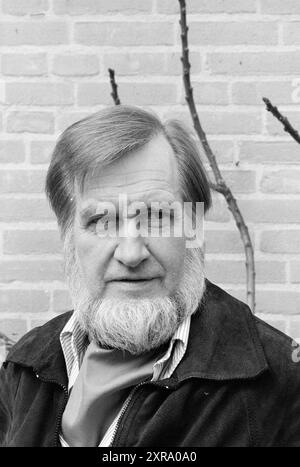 Portrait Mr. Tholen., Portraits, 05-04-1979, Whizgle Dutch News: Historical Images Tailored for the Future. Erkunden Sie die Vergangenheit der Niederlande mit modernen Perspektiven durch Bilder von niederländischen Agenturen. Verbinden der Ereignisse von gestern mit den Erkenntnissen von morgen. Begeben Sie sich auf eine zeitlose Reise mit Geschichten, die unsere Zukunft prägen. Stockfoto