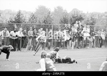 Terrasvogels - HCAW, Softball, 04-09-1982, Whizgle Dutch News: Historische Bilder zugeschnitten auf die Zukunft. Erkunden Sie die Vergangenheit der Niederlande mit modernen Perspektiven durch Bilder von niederländischen Agenturen. Verbinden der Ereignisse von gestern mit den Erkenntnissen von morgen. Begeben Sie sich auf eine zeitlose Reise mit Geschichten, die unsere Zukunft prägen. Stockfoto