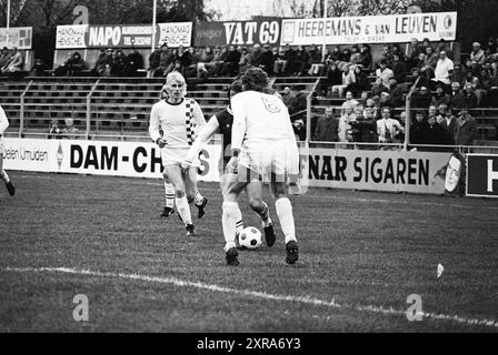 Football Match, 00-00-1972, Whizgle Dutch News: Historische Bilder für die Zukunft. Erkunden Sie die Vergangenheit der Niederlande mit modernen Perspektiven durch Bilder von niederländischen Agenturen. Verbinden der Ereignisse von gestern mit den Erkenntnissen von morgen. Begeben Sie sich auf eine zeitlose Reise mit Geschichten, die unsere Zukunft prägen. Stockfoto