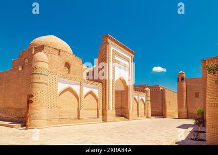 Alte Straßen in der Altstadt von Chiwa. Architektonische Details. Chiwa, Usbekistan - 17. Juli 2024 Stockfoto