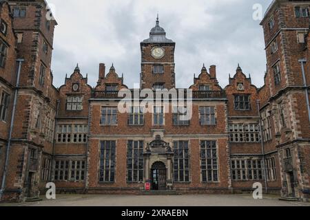 View of Aston Hall ist ein denkmalgeschütztes jakobinisches Haus-Museum, das von John Thorpe entworfen wurde und zwischen 1618 und 1635 erbaut wurde. In Aston, Birmingham, 9. August 2024 Unit Stockfoto