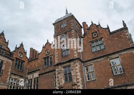 View of Aston Hall ist ein denkmalgeschütztes jakobinisches Haus-Museum, das von John Thorpe entworfen wurde und zwischen 1618 und 1635 erbaut wurde. In Aston, Birmingham, 9. August 2024 Unit Stockfoto