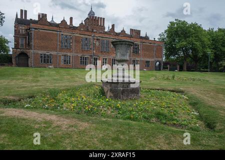 View of Aston Hall ist ein denkmalgeschütztes jakobinisches Haus-Museum, das von John Thorpe entworfen wurde und zwischen 1618 und 1635 erbaut wurde. In Aston, Birmingham, 9. August 2024 Unit Stockfoto