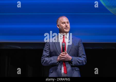 Edinburgh, Vereinigtes Königreich. 9. August 2024 Im Bild: Matthew Stadlen. Beim diesjährigen Edinburgh Fringe Festival wird in der All Talk-Reihe der Interviews der Gastmoderator Matthew Stadlen vorgestellt, der die britisch-australische Schauspielerin Miriam Margolyes OBE interviewt. Quelle: Rich Dyson/Alamy Live News Stockfoto