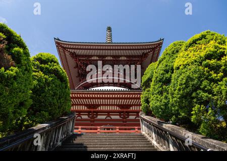 Narita, Japan - 23. Juli 2024: Außenansicht der berühmten Großen Pagode des Friedens im Naritasan Shinsho-JI-Tempel in der Nähe von Tokio in Japan auf einer sonnigen Sonne Stockfoto