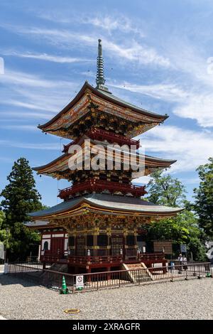 Narita, Japan - 23. Juli 2024: Außenansicht der dreistöckigen Pagode im Naritasan Shinsho-JI-Tempel in der Nähe von Tokio in Japan an einem sonnigen Sommertag Stockfoto