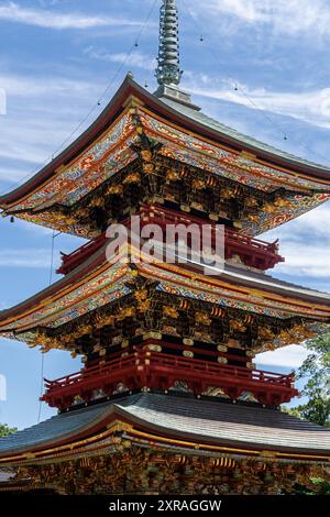 Narita, Japan - 23. Juli 2024: Außenansicht der dreistöckigen Pagode im Naritasan Shinsho-JI-Tempel in der Nähe von Tokio in Japan an einem sonnigen Sommertag Stockfoto