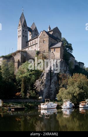 Dietkirchen bei Limburg, Ehem. Stiftskirche St. Lubentius, Blick von Südosten über die Lahn Stockfoto