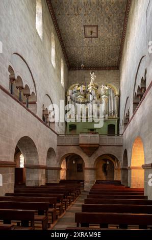 Dietkirchen bei Limburg, Ehem. Stiftskirche St. Lubentius, Blick nach Westen Stockfoto