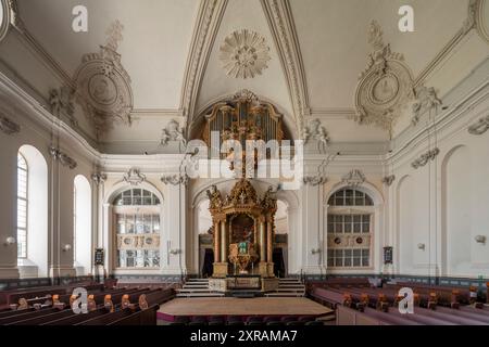 Weilburg, Schloßanlage, Schloß- und Stadtkirche, Innenraum 1707-1713 von J. L. Rothweil erbaut mit Altarkanzel und Orgel Stockfoto