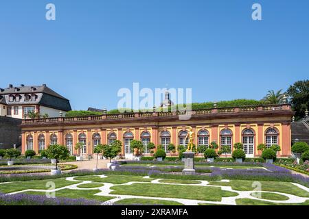 Weilburg, Schloßanlage, unteres Parterre (Lustgarten), Blick zur unteren Orangerie Stockfoto