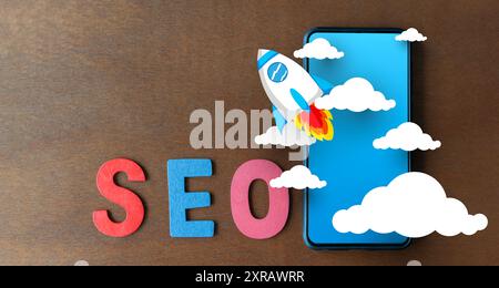 3D-SEO-Optimierung für die Vermarktung von Social-Media-Websites auf Laptop-Konzept. seo-Schnittstelle für Website-Strategie und Forschungsplanung in 3D-Notebook-Computing Stockfoto