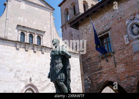 Statue von Julius Cäsar in Cividale del Friuli, Italien. Stockfoto