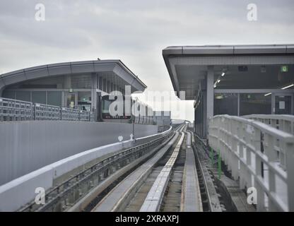 Port Island Line, Port Liner, städtisches automatisiertes Schienennetz in Kobe, Japan, das den Flughafen Kobe am 15. Februar mit dem Bahnhof Sannomiya verbindet Stockfoto