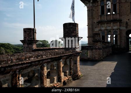 Kellie's Castle in Batu Gajah, Perak, Malaysia. Das unvollendete, verfallene Herrenhaus wurde von einem schottischen Pflanzer namens William Kellie-Smith gebaut. Stockfoto