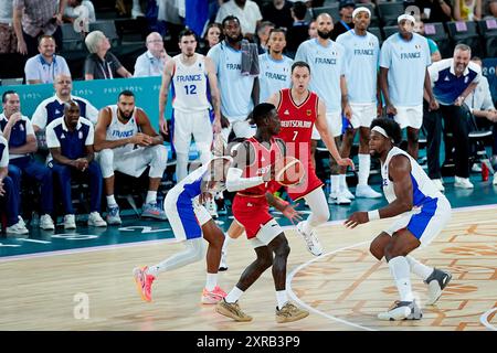 Paris, Frankreich. August 2024. PARIS, FRANKREICH - 8. AUGUST: Rudy Gobert aus Frankreich, Nando de Colo aus Frankreich, Mathias Lessort aus Frankreich, Dennis Schroder aus Deutschland, Johannes Voigtmann aus Deutschland, Guerschon Yabusele aus Frankreich, Frank Ntilikina aus Frankreich, während des Halbfinalspiels der Männer zwischen Frankreich und Deutschland am 13. Tag der Olympischen Spiele Paris 2024 in der Arena Bercy am 8. August 2024 in Paris, Frankreich. (Daniela Porcelli/SPP) Credit: SPP Sport Press Photo. /Alamy Live News Stockfoto