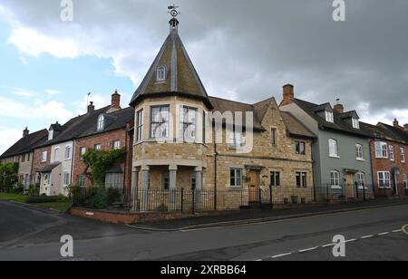 Brindles, ein Haus mit einem Turm in Warwickshire, Shipston auf Stour Stockfoto